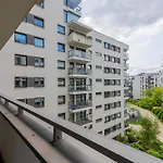 Functional With 2 Bedrooms And Parking In Wola District By Renters Apartmán *