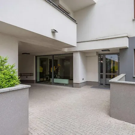 Functional With 2 Bedrooms And Parking In Wola District By Renters Apartmán