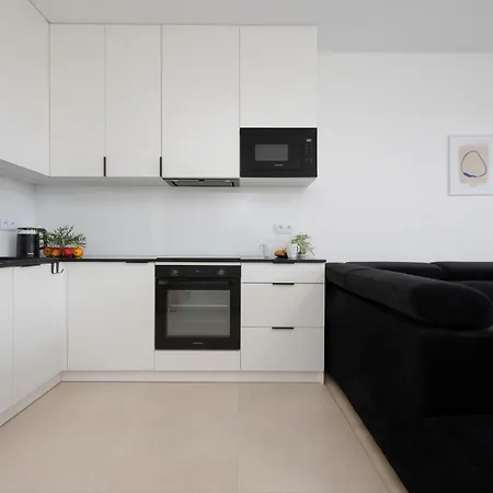 Functional With 2 Bedrooms And Parking In Wola District By Renters Варшава