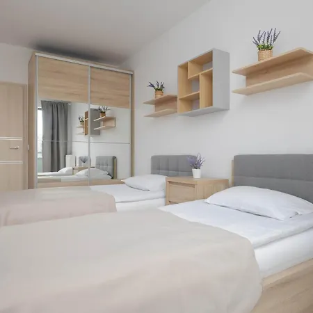 Functional With 2 Bedrooms And Parking In Wola District By Renters