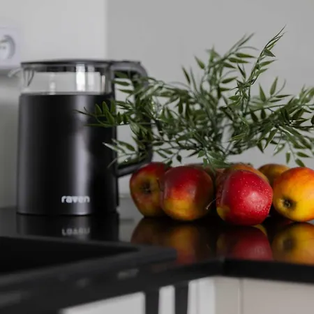 Functional With 2 Bedrooms And Parking In Wola District By Renters 아파트