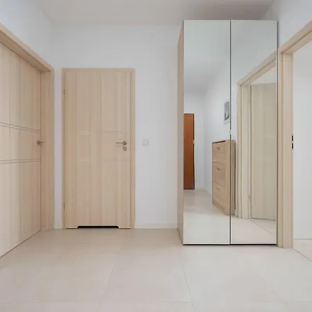 Functional With 2 Bedrooms And Parking In Wola District By Renters *