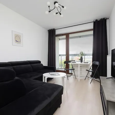 Functional With 2 Bedrooms And Parking In Wola District By Renters