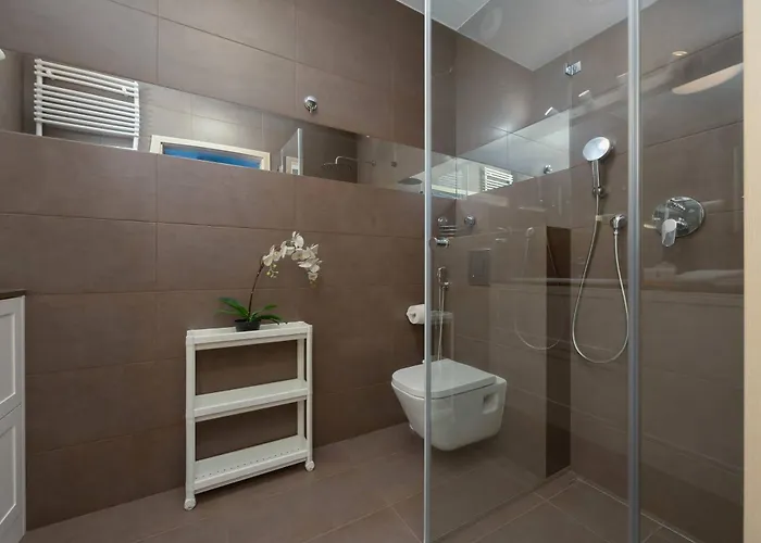 Functional With 2 Bedrooms And Parking In Wola District By Renters Lejlighed