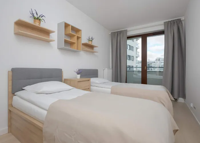 Functional With 2 Bedrooms And Parking In Wola District By Renters *