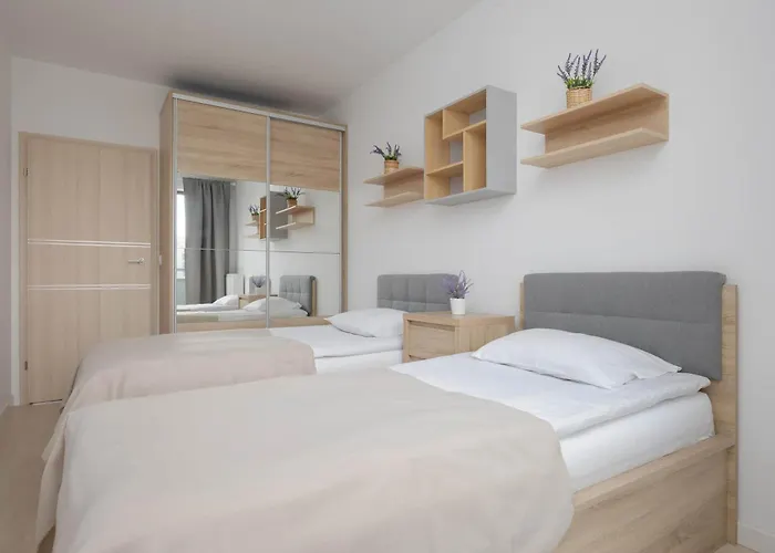 Functional With 2 Bedrooms And Parking In Wola District By Renters