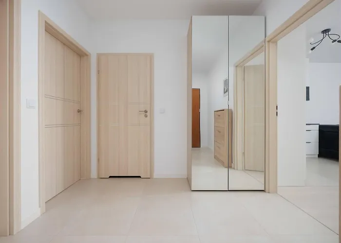 Functional With 2 Bedrooms And Parking In Wola District By Renters *