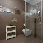 Functional With 2 Bedrooms And Parking In Wola District By Renters شقة