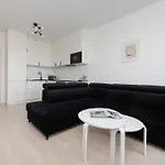 Functional With 2 Bedrooms And Parking In Wola District By Renters شقة *